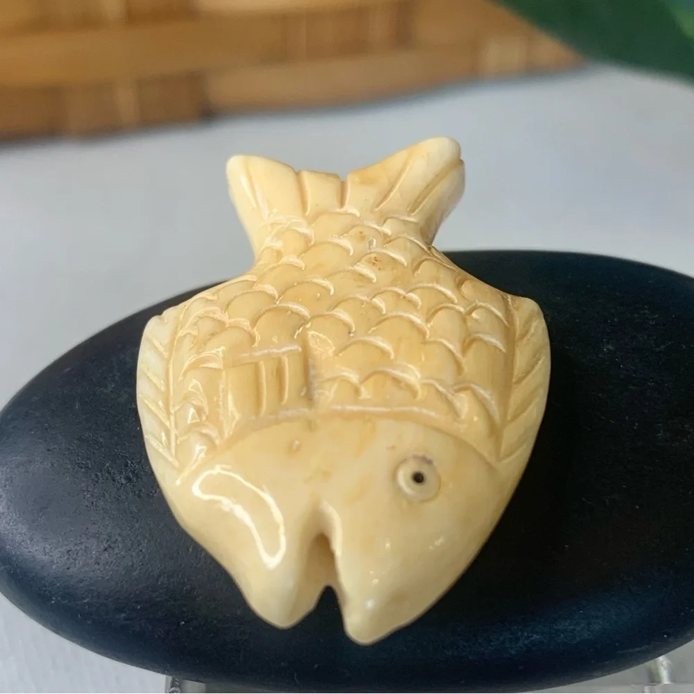 Natural Bone Carved Fish Fetish Bead Drilled Swimming Tropical Fish 1.5